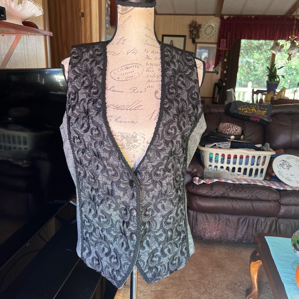 Chico's Black Lace Front Button Up Sleeveless Vest Women size 1.